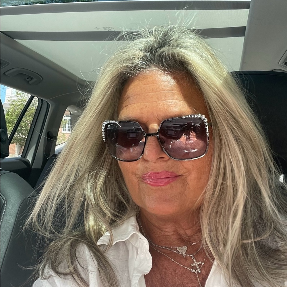 Meet your Posher, Lisa